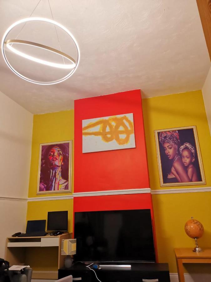 The Superhost - 4 Bedroom House ซันเดอร์แลนด์ ภายนอก รูปภาพ