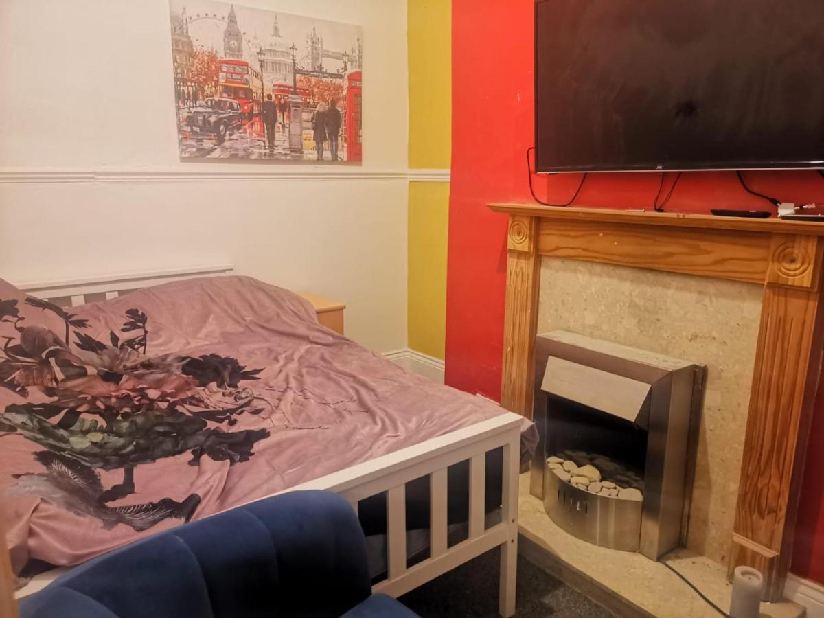 The Superhost - 4 Bedroom House ซันเดอร์แลนด์ ภายนอก รูปภาพ